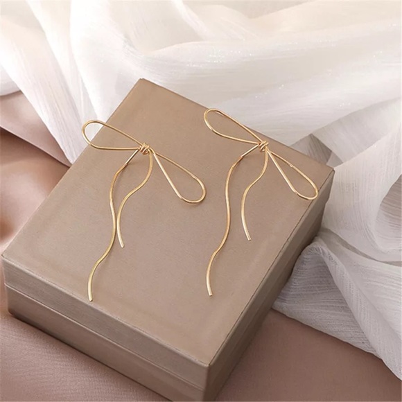 “Paris” Minimalist Thin Bow Dainty Knot Cute Birthday/Gift/Babyshower Earrings - Picture 4 of 12